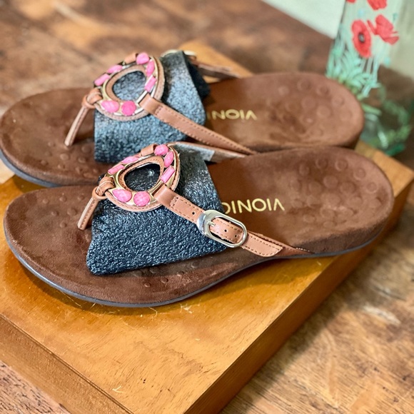 Vionic Toe post Sandals - Picture 3 of 7